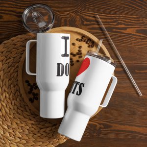 Travel mug with a handle
